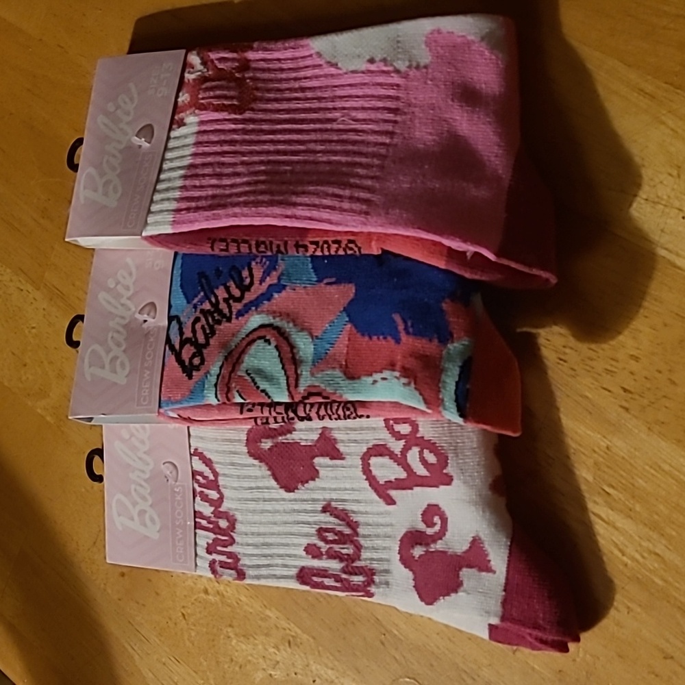 Barbie Crew Socks Size 9-13 - Picture 1 of 5